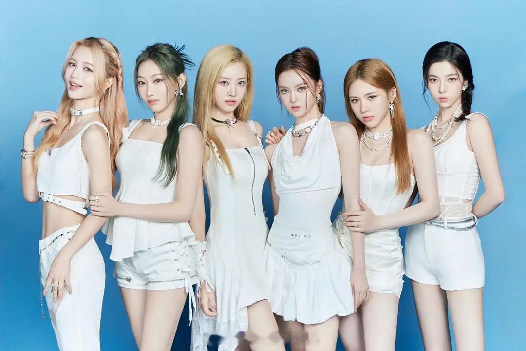 内娱新女团RED来了 从左到右依次为：胡静怡、李雨林、李芊语、周洛汐、彭湘蕊、刘