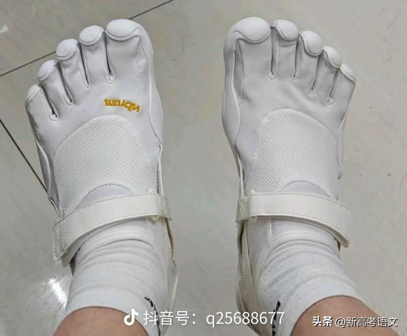 1600大元买的！好穿，嘎嘎舒服，就跟光脚丫子走道似的！[大笑]
刚想在外边显摆