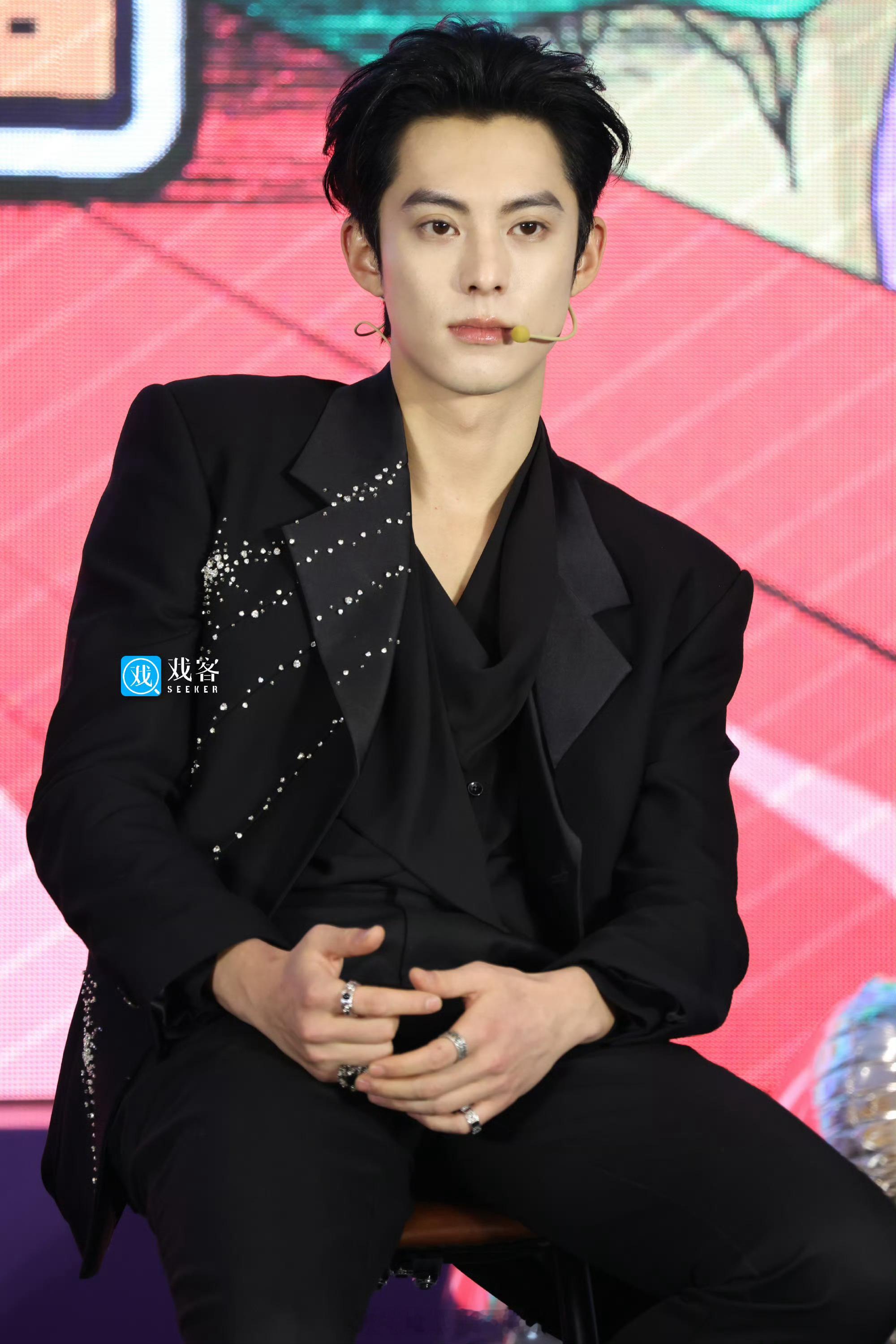 王鹤棣宇宙闪烁请注意发布会生图🈶，这个状态很好呀