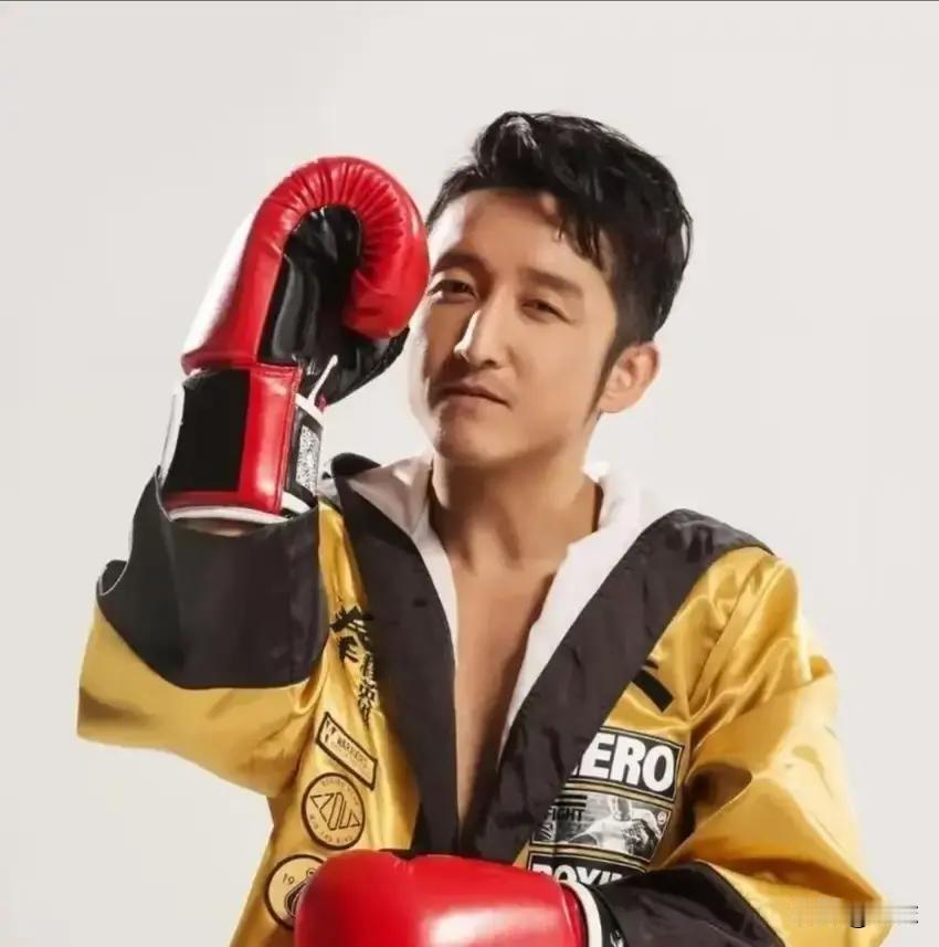 邹市明那拳馆，我哥们儿去考察了一趟，回来满脸写着难受

他跟我说，那儿根本不像练