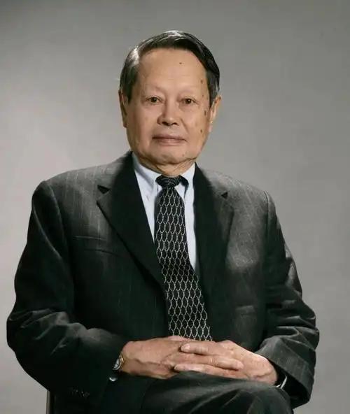 杨振宁教授曾毫不避讳地指出：《易经》对中华科学的发展产生了阻碍，它那种缺乏逻辑推