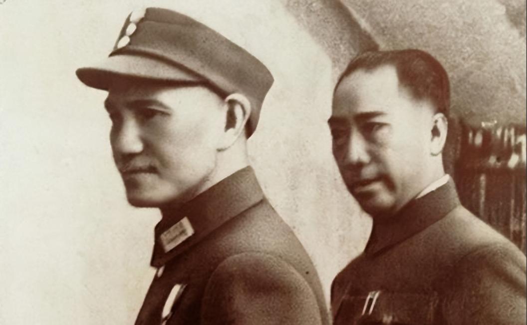 1928年，蒋介石复职为总司令后，戴笠常常前来递交情报。侍卫长王世和对戴笠心生不