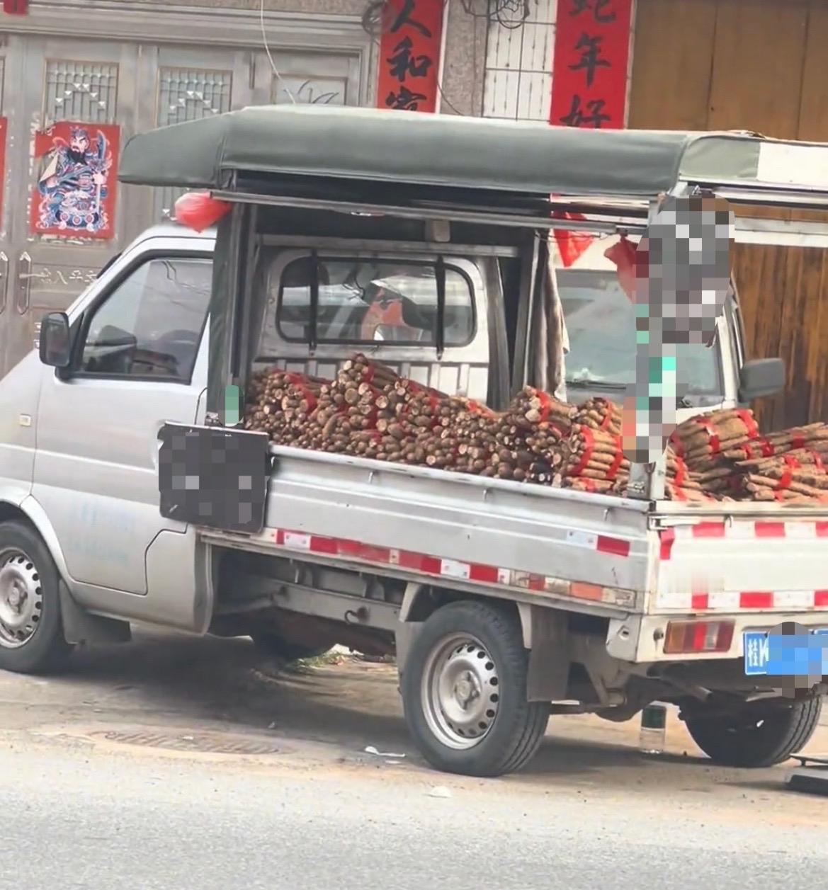 【玉林一流动货车摊贩铁棍山药缺斤少两】

11月14日，网友爆料称：