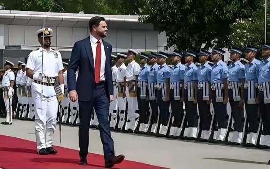 极有可能万斯会当上总统！如果万斯当上总统！对全世界都不是什么好事！因为万斯年轻！