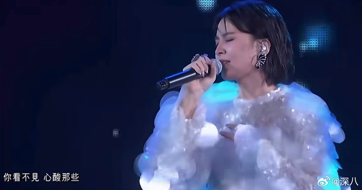 曾沛慈嗓子有多美妙衣服就有多雷霆谁给曾沛慈选的裙子谁给曾沛慈选的裙子，哈哈哈哈哈