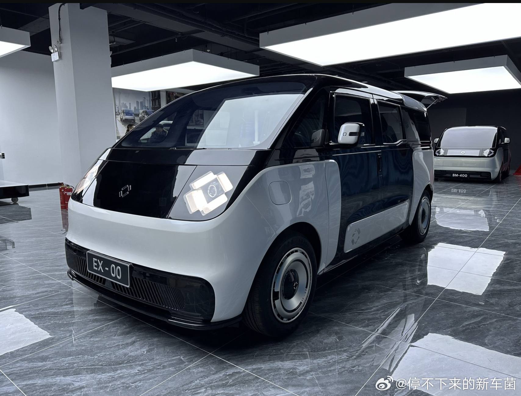 #这是你要的潮车吗# 海马EX00亮相，是一款主打出行市场的MPV，乍一看这布局