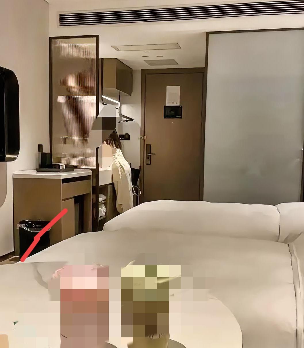 山西太原，男子参加朋友聚会，在酒桌上认识了一女子。期间两个人频频眉目传情，男子见