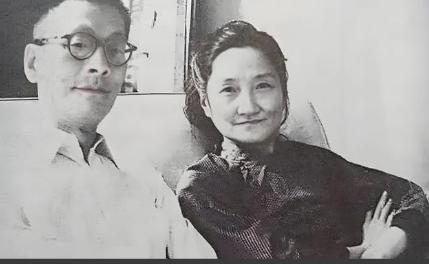 1957年，58岁翁瑞午糟蹋了一名女大学生。对方母亲大怒，发誓要将他告进大牢。不