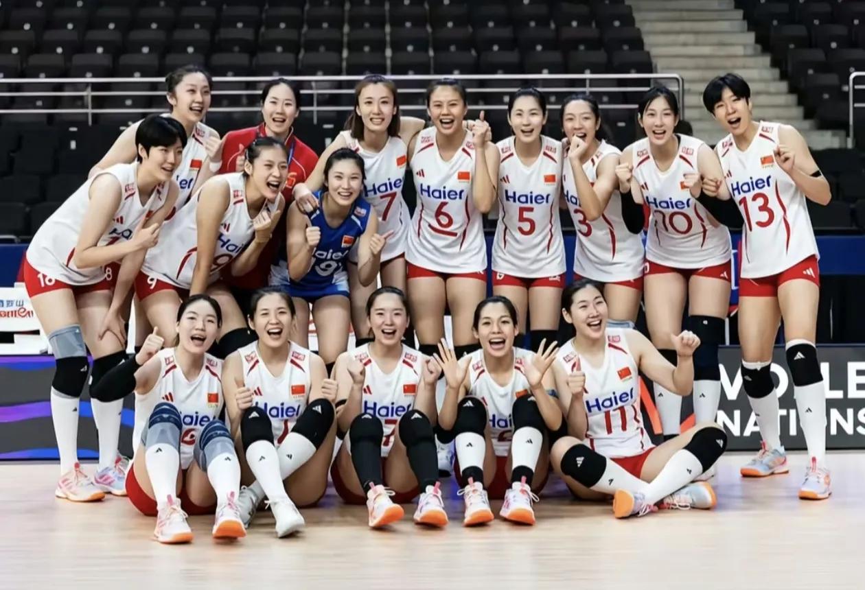 从看日本女排不敌巴西女排的比赛，
所想到的。
其一，日本女排小球串联细腻，防守粘