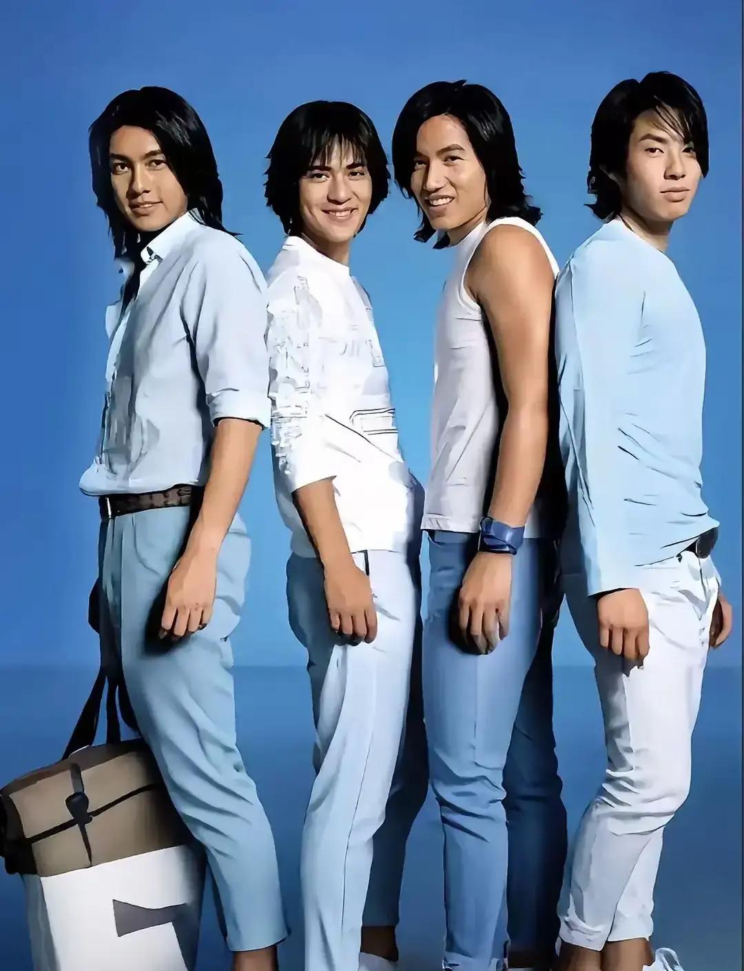 当年《流星花园》选角，简直像路边捡宝。
 
健身房撸铁的吴建豪、烧烤摊端盘的朱孝