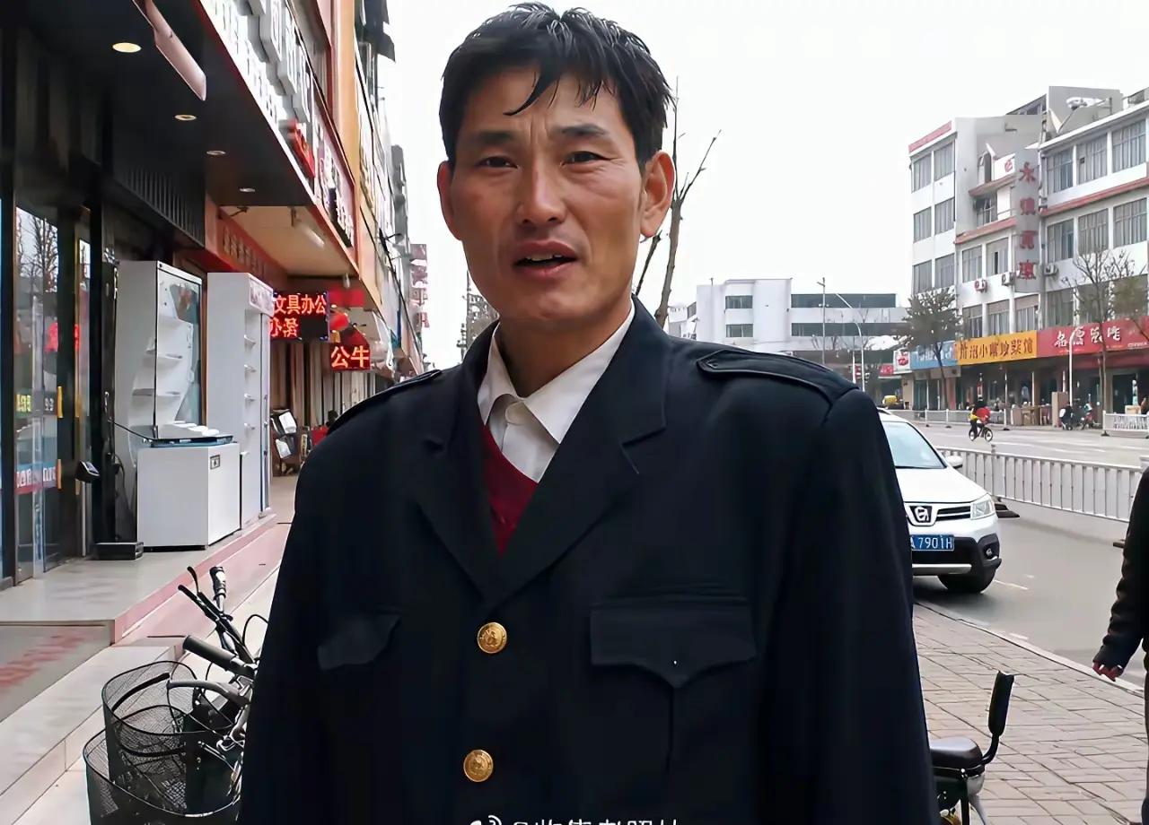 这是哪位帅哥？有认识的吗？非常低调。[作揖][玫瑰]
