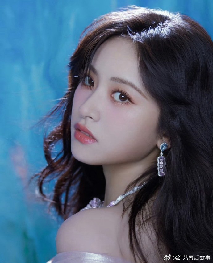 沈月说自己在演员里也是比较普通沈月觉得自己不漂亮 沈月总是对自己不够自信，可在大
