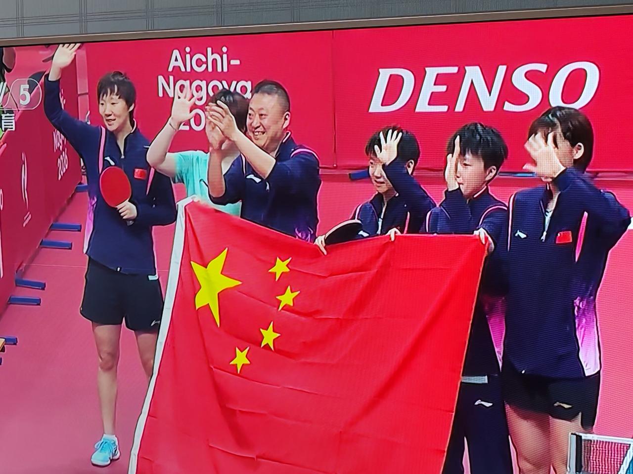 中国乒乓球女队取得亚运会团体赛冠军，参赛队员孙颖莎王曼玉蒯曼，干净利落3比0横扫