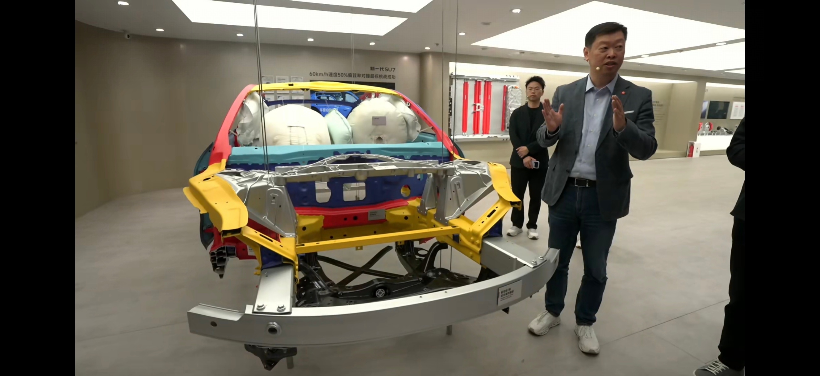 胡峥楠胡总正在讲解小米汽车安全设计，未来应该会有更多机会能在台前看到胡总了