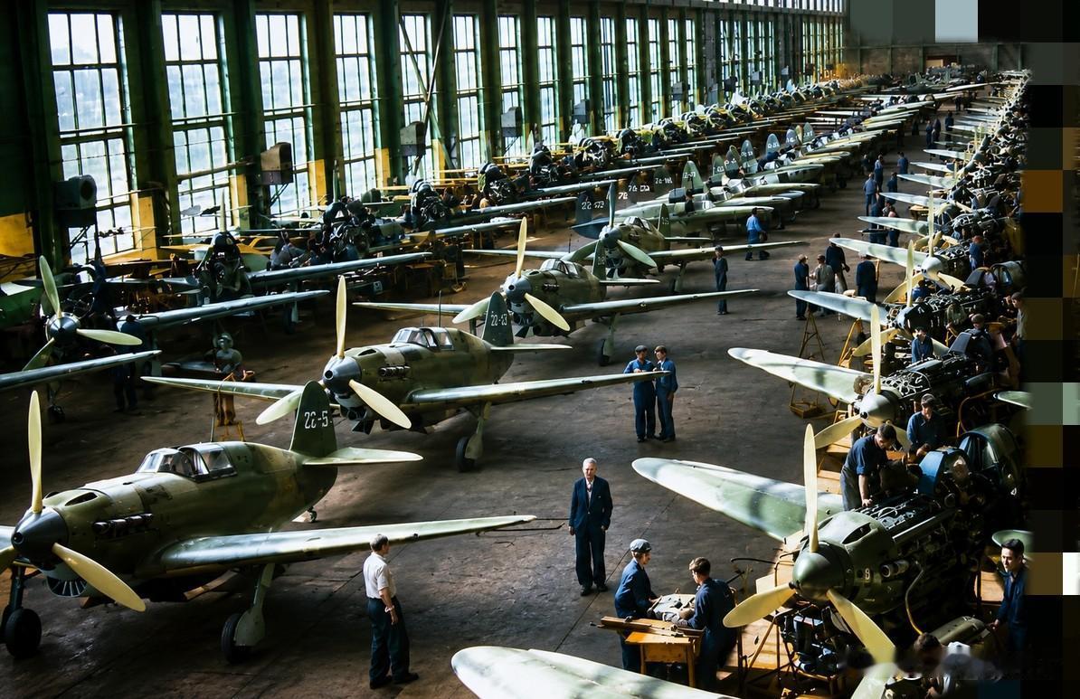 苏联航空工业1942年开发的雅克-9战斗机从雅克-7发展而来，由于1942年苏联