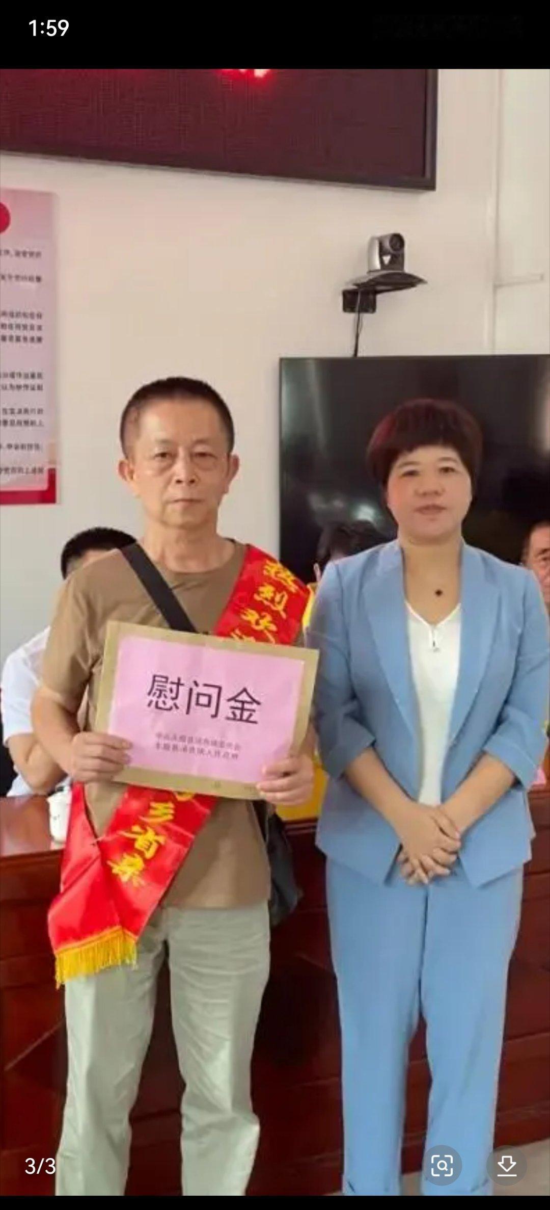 #梅大高速下跪拦车的老人找到了#这位老人名叫黄建度，今年64岁，是广东梅州丰顺人