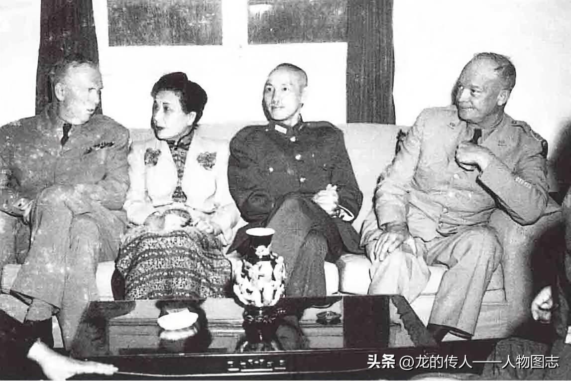 1946年5月，宋美龄陪同蒋介石在官邸会见来华访问的美军元帅马歇尔（左）和艾森豪