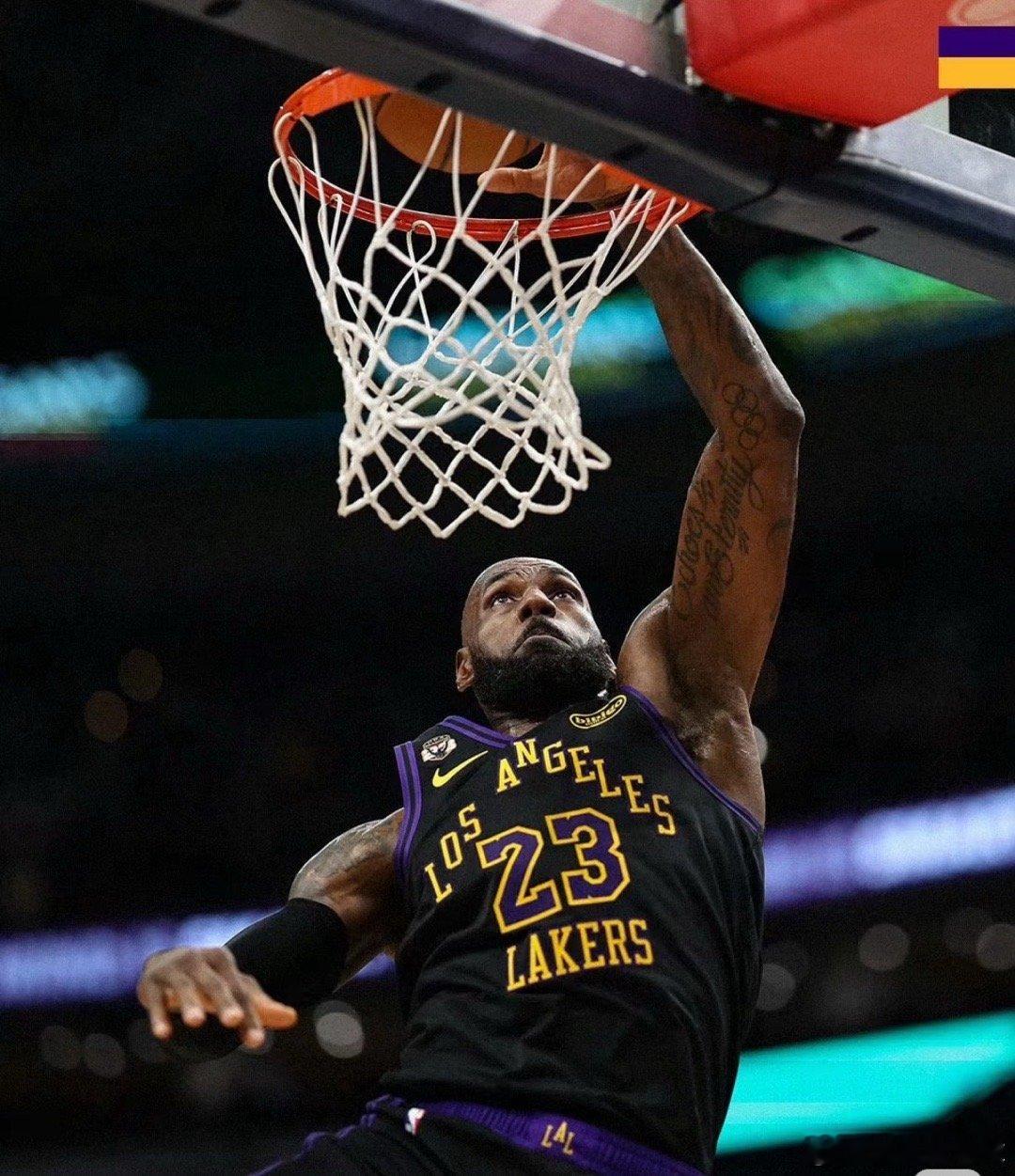 东契奇湖人队史最快三双 东契奇带伤出战打疯了，首节16+7+7打穿奇才，18分钟