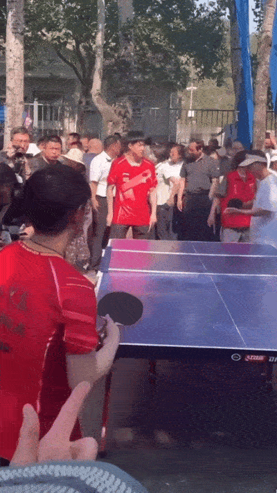 回盘一下之前进公园对打 你们之中有个人很晒很开心你们之中有一个很不晒很开心[兔子