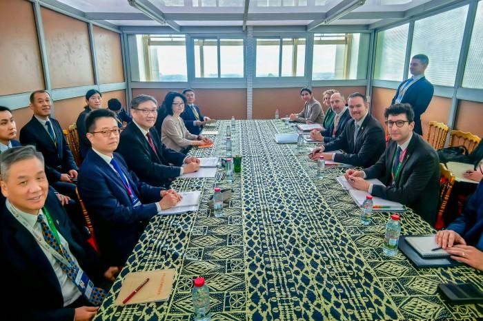 单边主义逆潮流，多边合作才是正道！3月26日，特朗普官宣5月访华的同一天，路透社