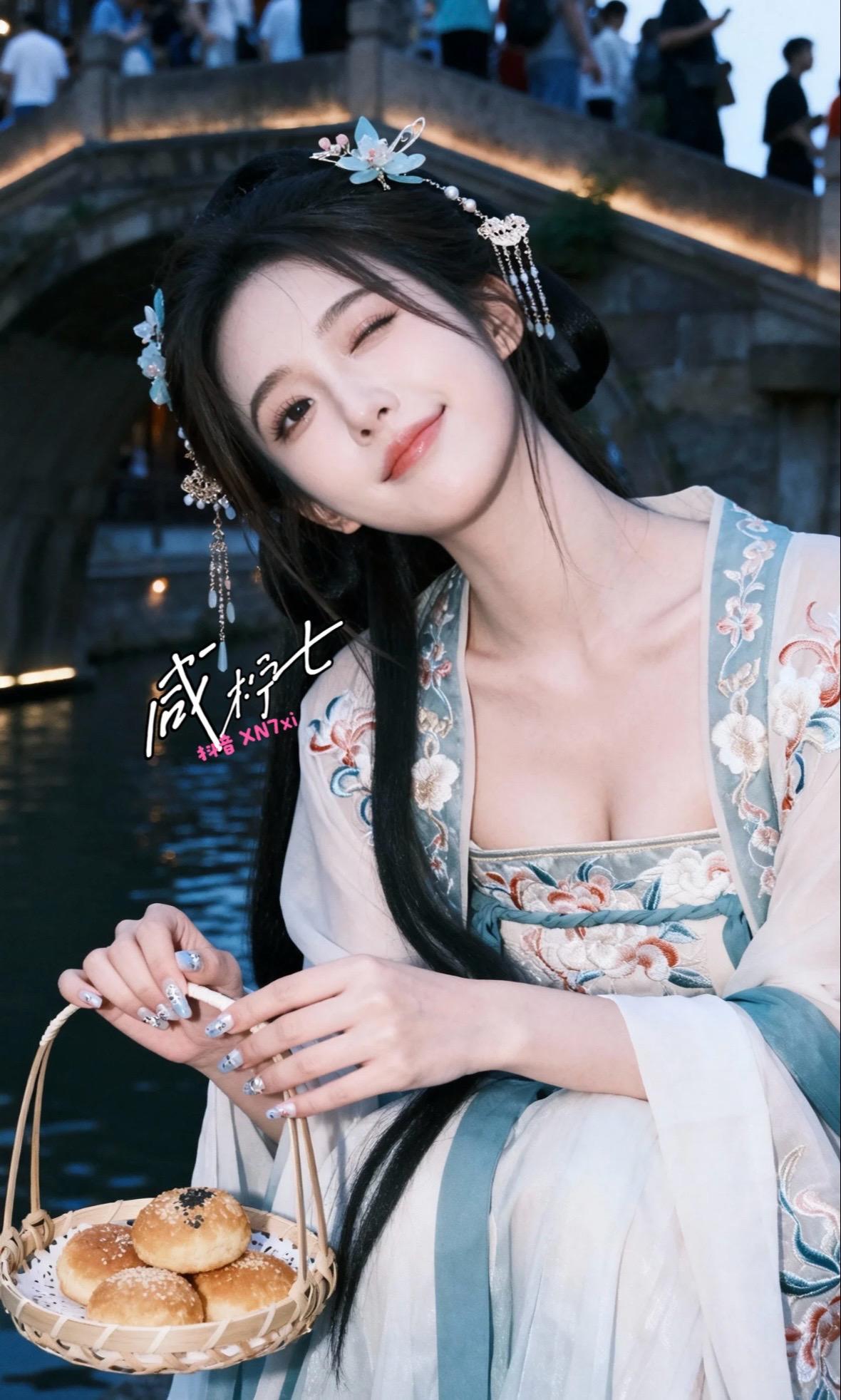 小心天气流浪声乐生 汉服 美女甜妹