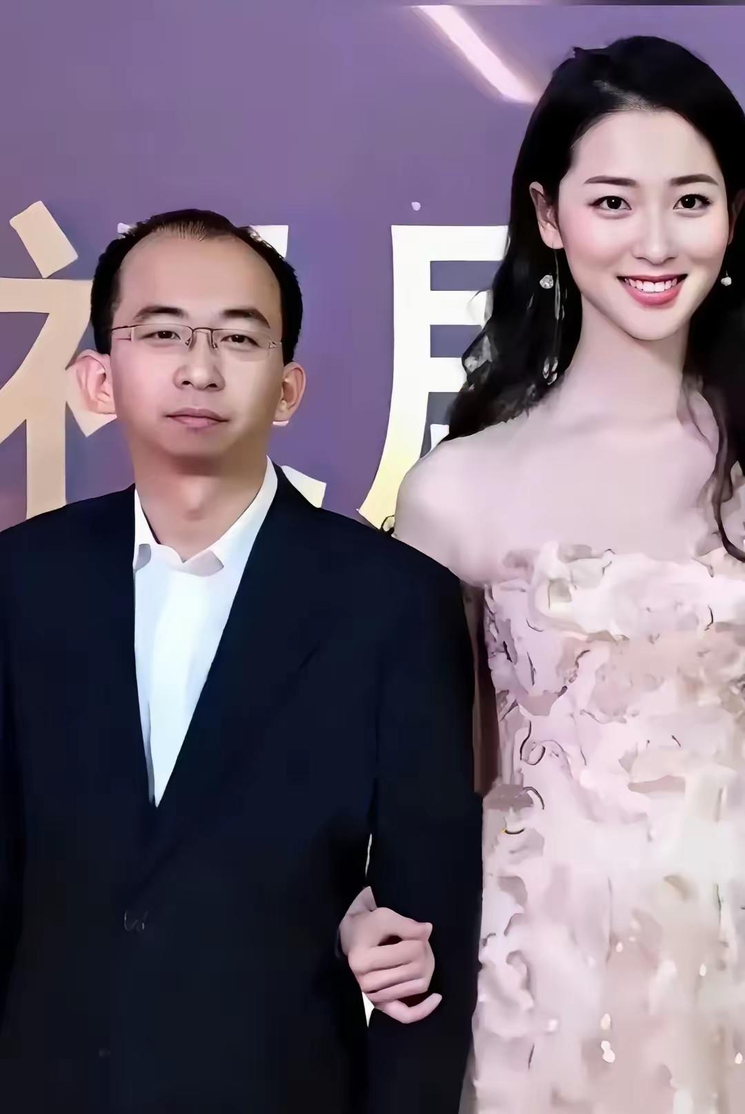 巨兴茂用10亿身家，娶到了大美女孟久淇，明明是人生赢家，却因和妻子的颜值差距，被