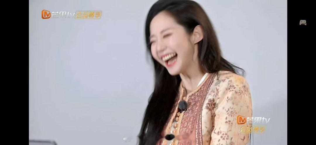 万千惠请各位网友轻喷乌兰图雅者来女万千惠直播 救命！万千惠这话越说越让人好奇啊！