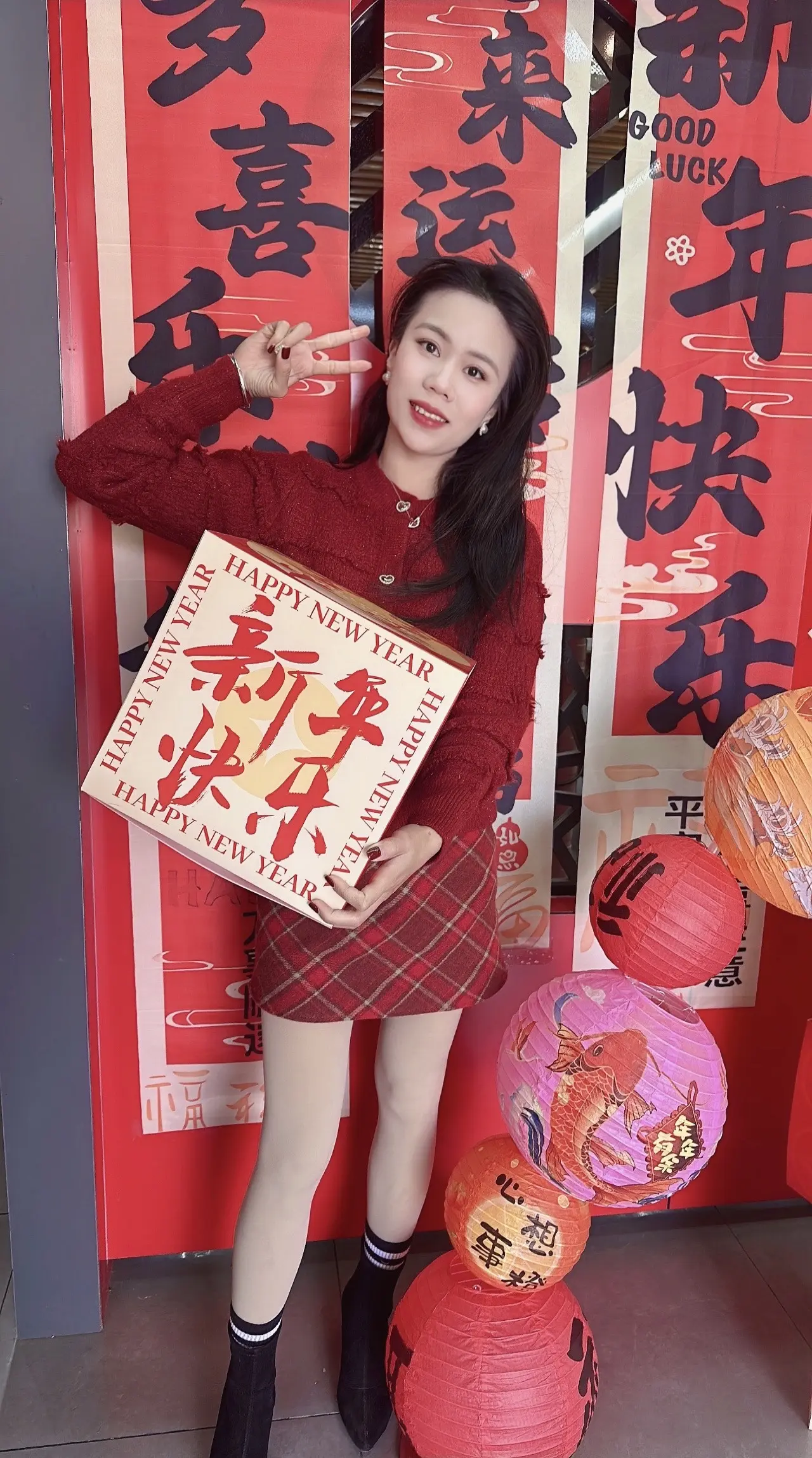大年初一，祝大家新年快乐，心想事成，事业有成，身体健康，早日脱单，早日...
