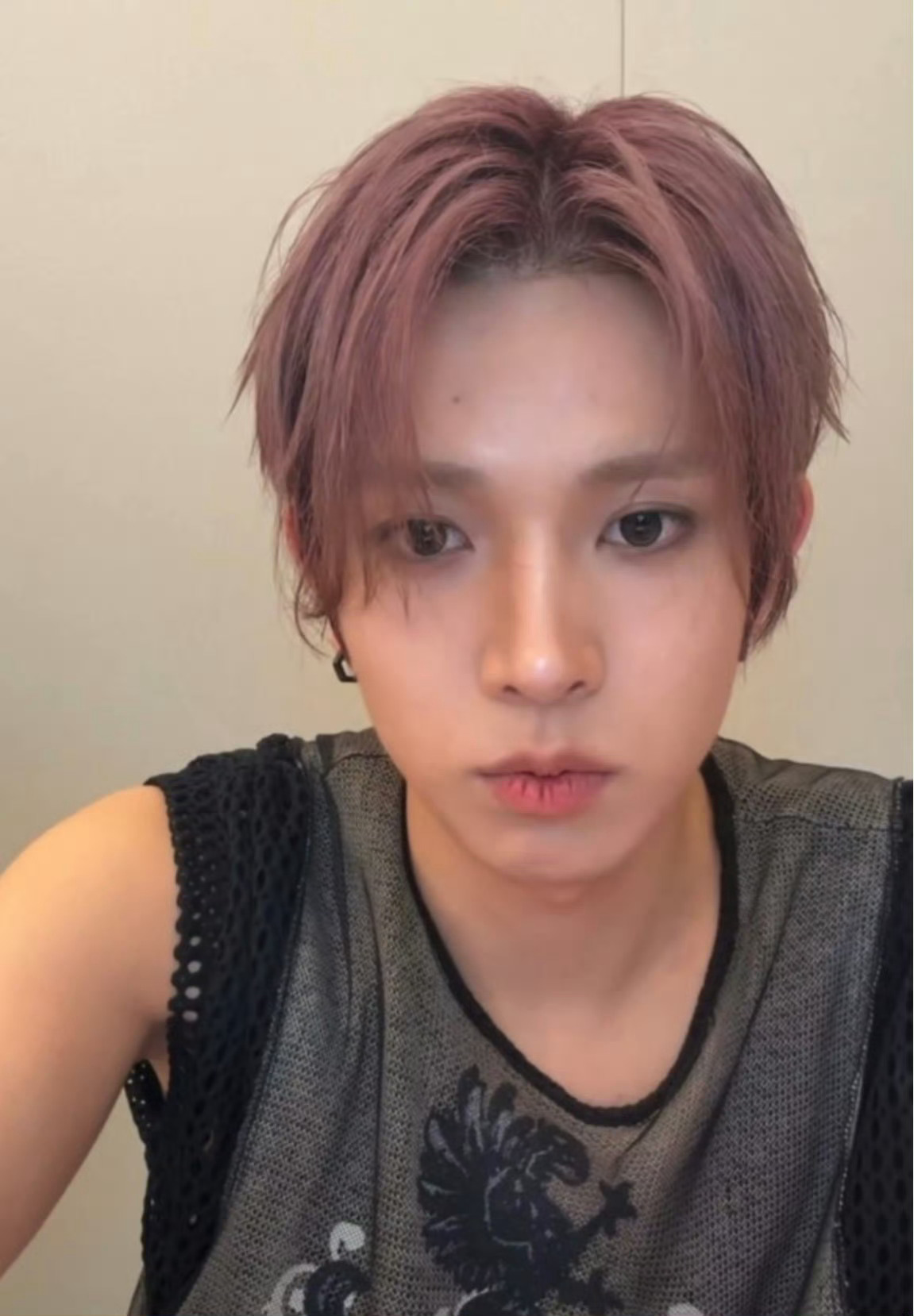 李羲承螺蛳粉看起来很好吃这颗小葡萄今天真的超级萌呀🥺🤏🏻 