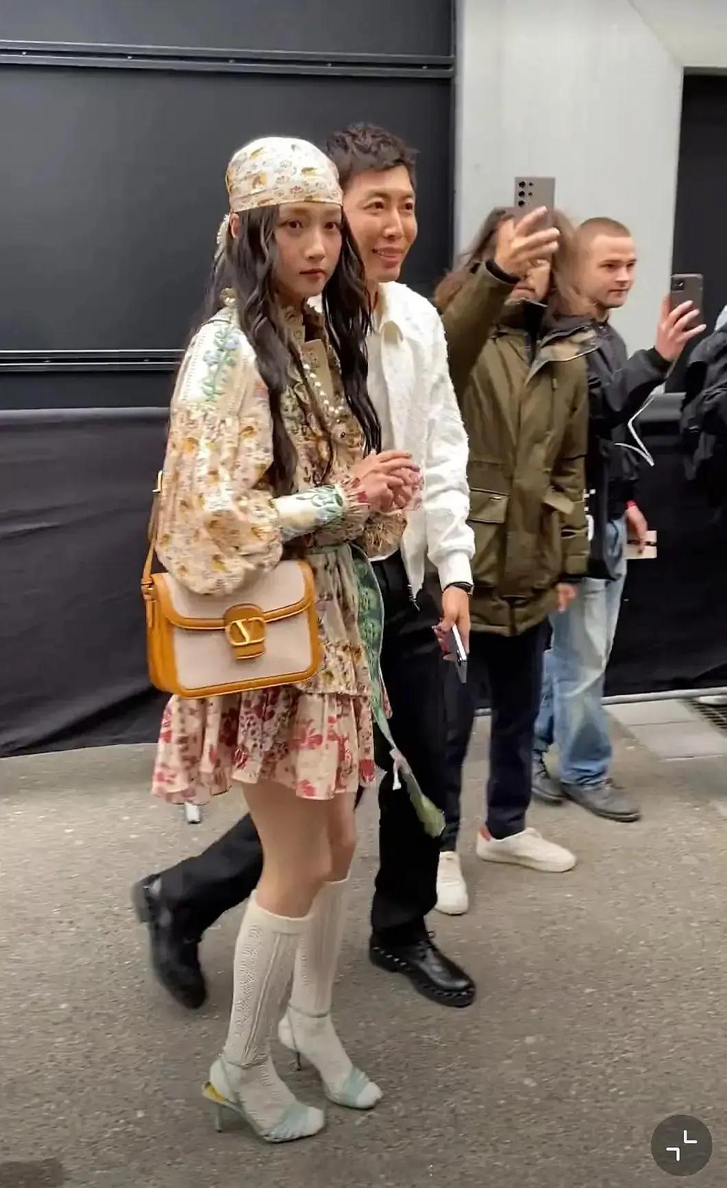 华伦天奴大秀是来内娱挑土的么，张晚意、关晓彤、杨紫…无一幸免？ ​​​