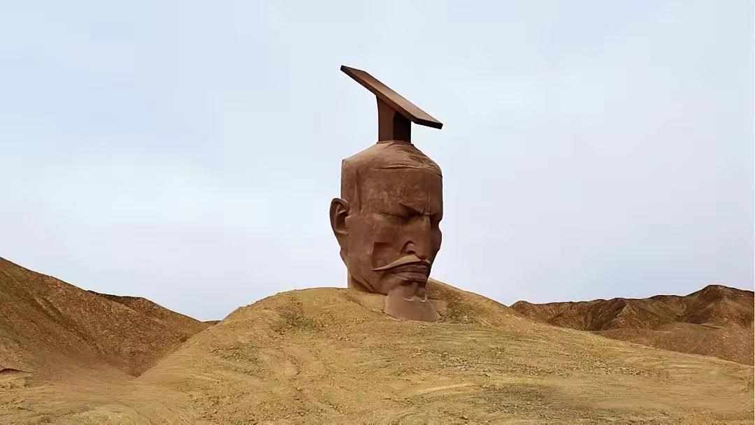 我们希望汉武帝应该是高大威猛、昂扬自信、舒展自然、大气磅礴的中华汉民族的代表形象