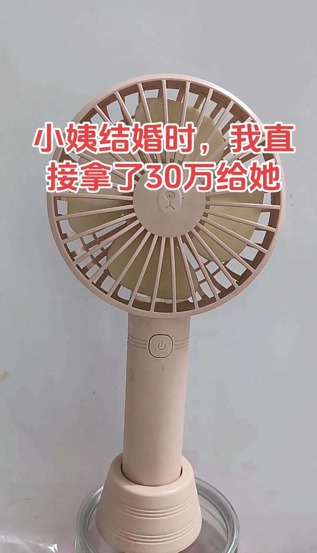 中国女团世乒赛1-2绝境翻盘，孙颖莎连砍2分中国女团精选夺冠。小小颖莎王曼昱伦敦
