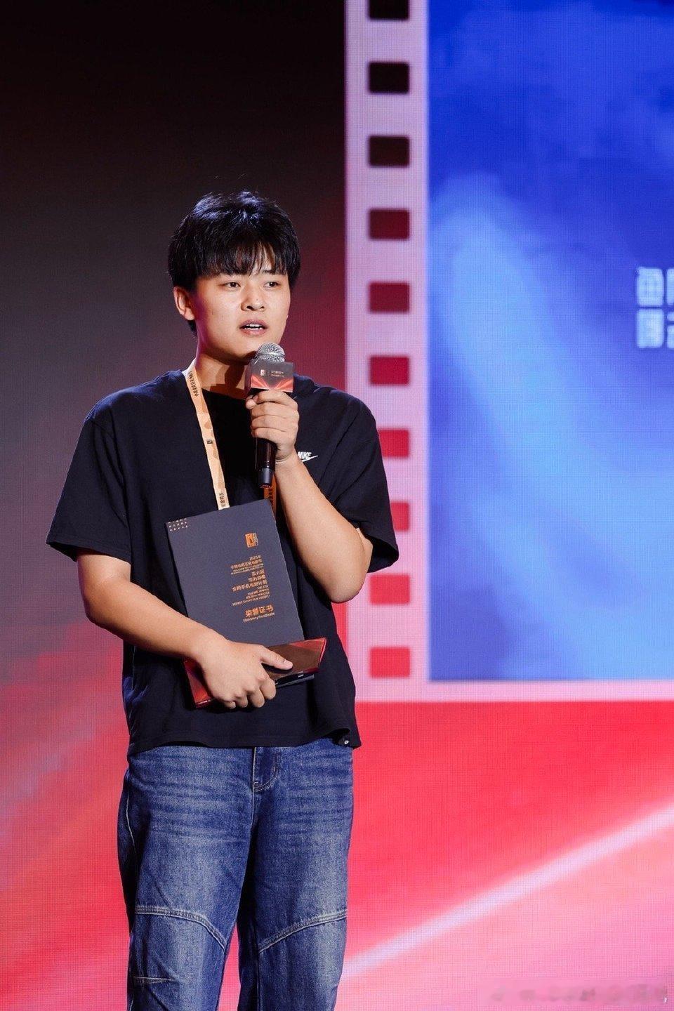 22岁00后都拿奖当导演了，入侵职场还带这么卷的？这波新生代扶持 