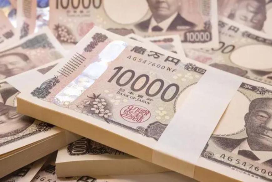 一边是美股纳指、标普500双双刷新历史新高，一边是日本央行砸近900亿美元巨资干