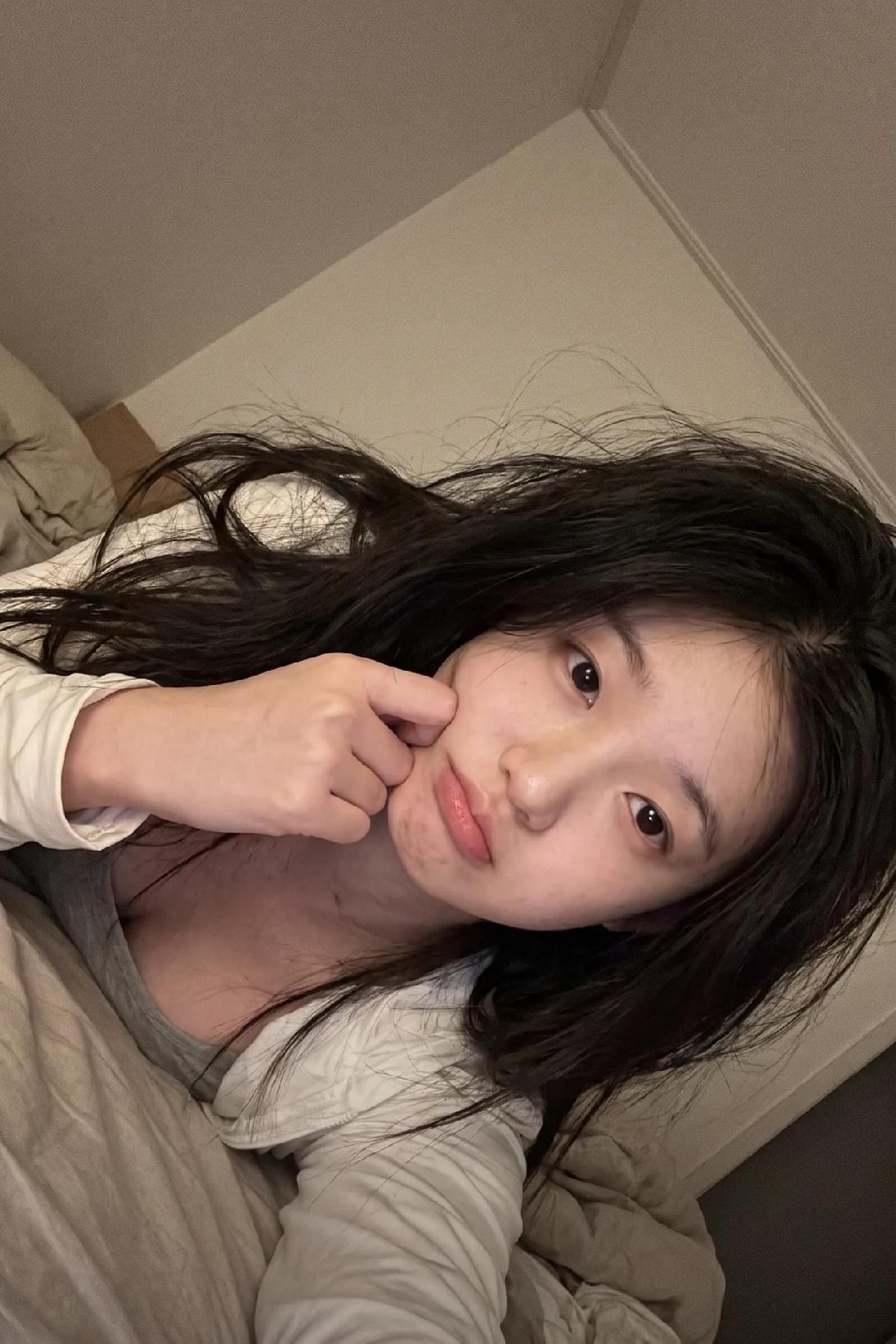 偶尔就想摆烂，什么都不想干
 
有时候真的很累，就想安安静静趴在床上，什么都不去