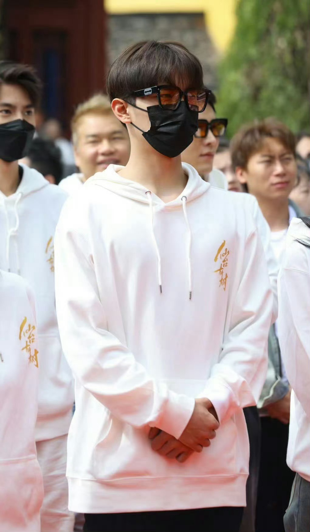 #陈鑫海开机照# 陈鑫海饰演男二苏域，开机照真的帅呆了，谁能不期待呢？#陈鑫海仙