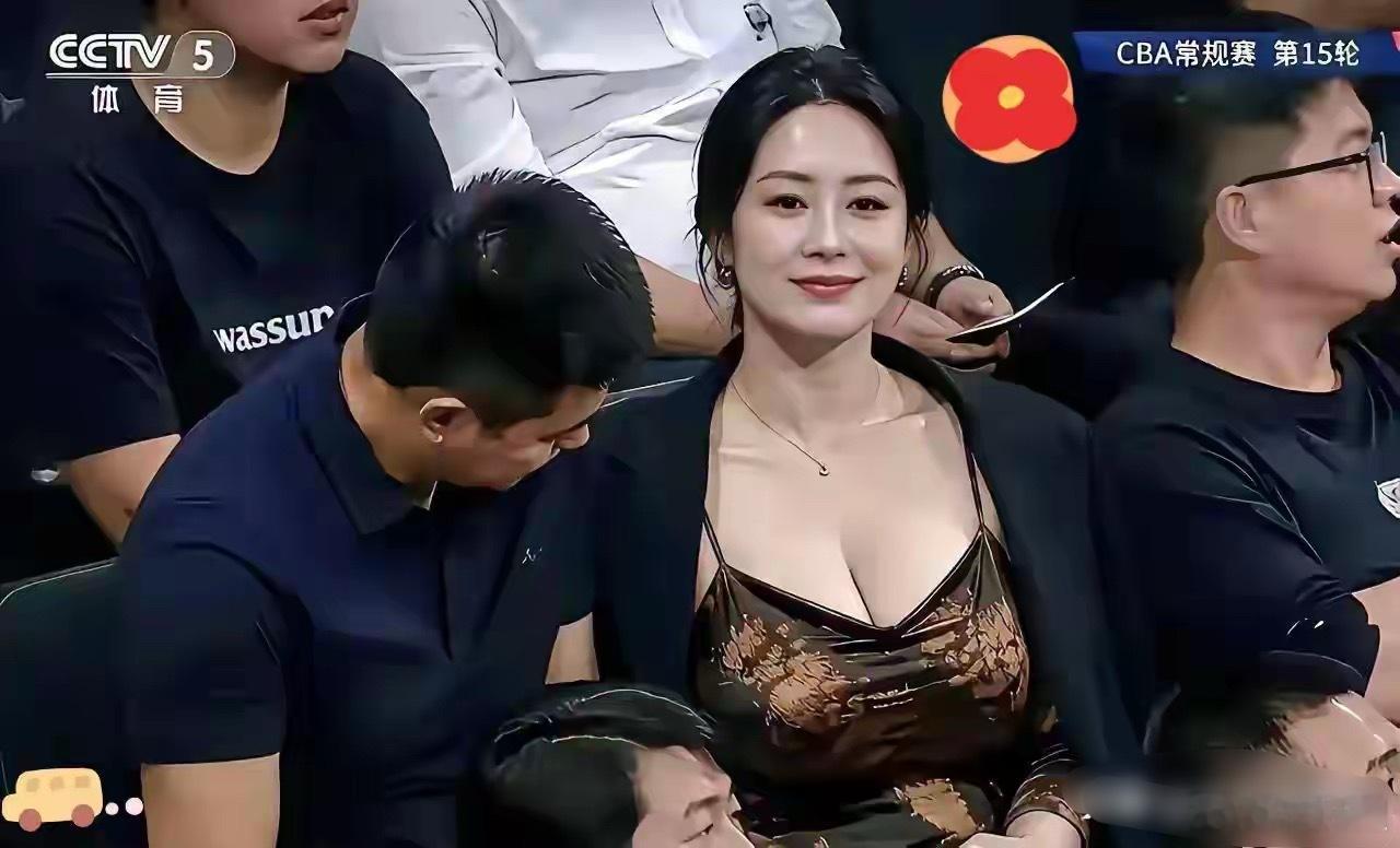 CBA直播镜头这位姐姐直接出圈 