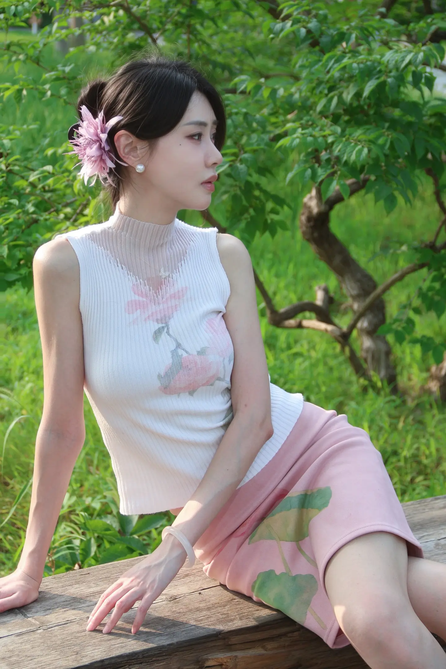闺蜜们 衣服都是清冷感 喜欢哪个。一个温柔俏丽 一个温婉动人