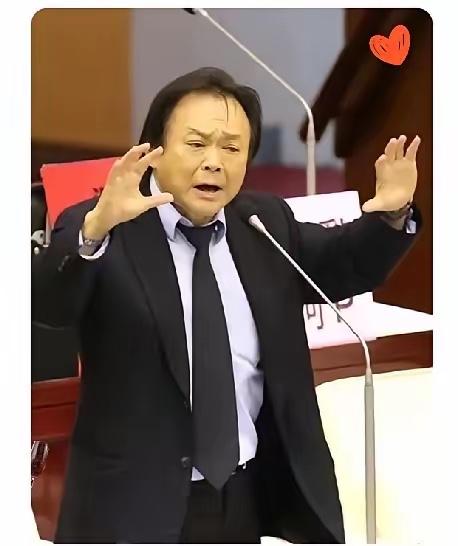 这下瞒不住了
​现在全国人民都知道了
​王世坚说要去大陆，民进党立马跳脚骂他“变