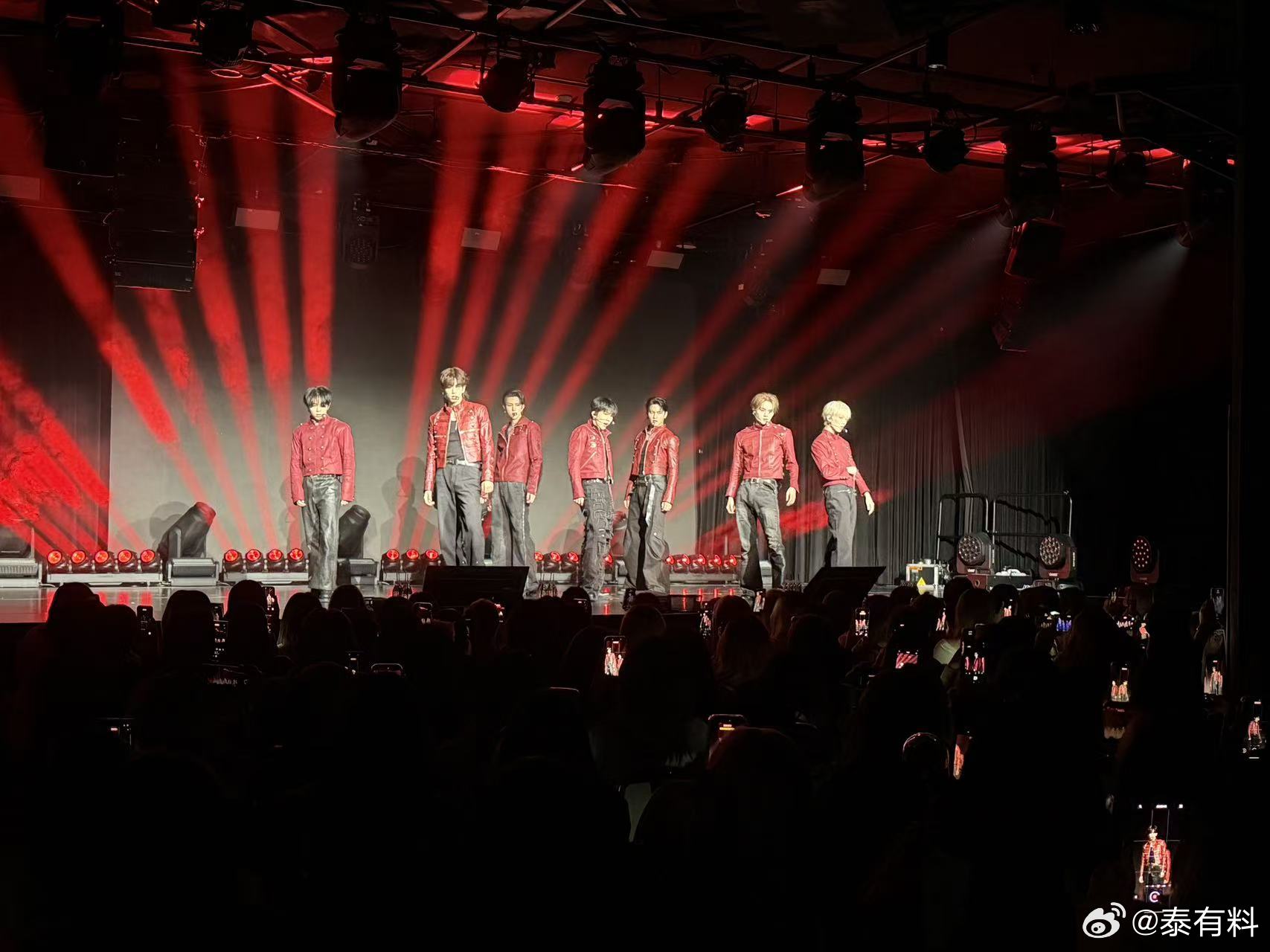 8TURN澳门首次开唱8TURN澳门演唱会这场的含金量真的很高，近距离舞台带来的