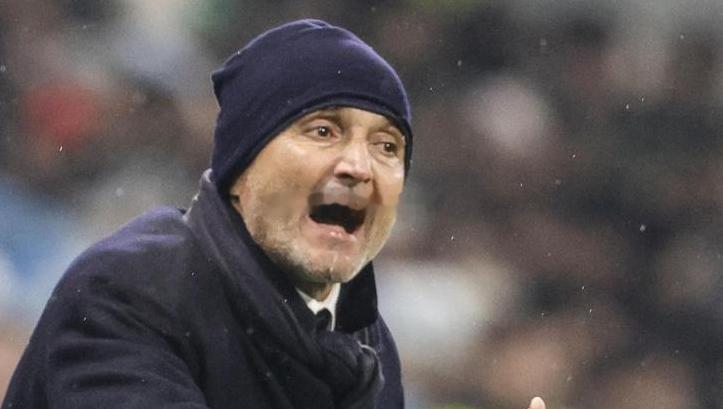 意甲联赛尤文图斯3-0击败萨索洛，重返意甲第四。尤文主帅斯帕菜蒂出席了赛后发布会