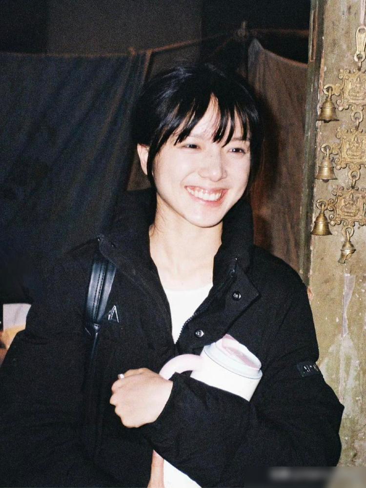 一个没上过一天表演课、没跑过一天龙套、连镜头感都要在片场现学的金融系大四学生，凭