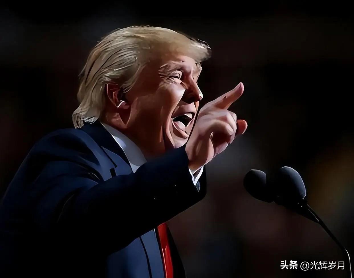 特朗普对共产主义思想充满偏见。
他公开表态不喜欢共产主义，并将这一人类最高理想比