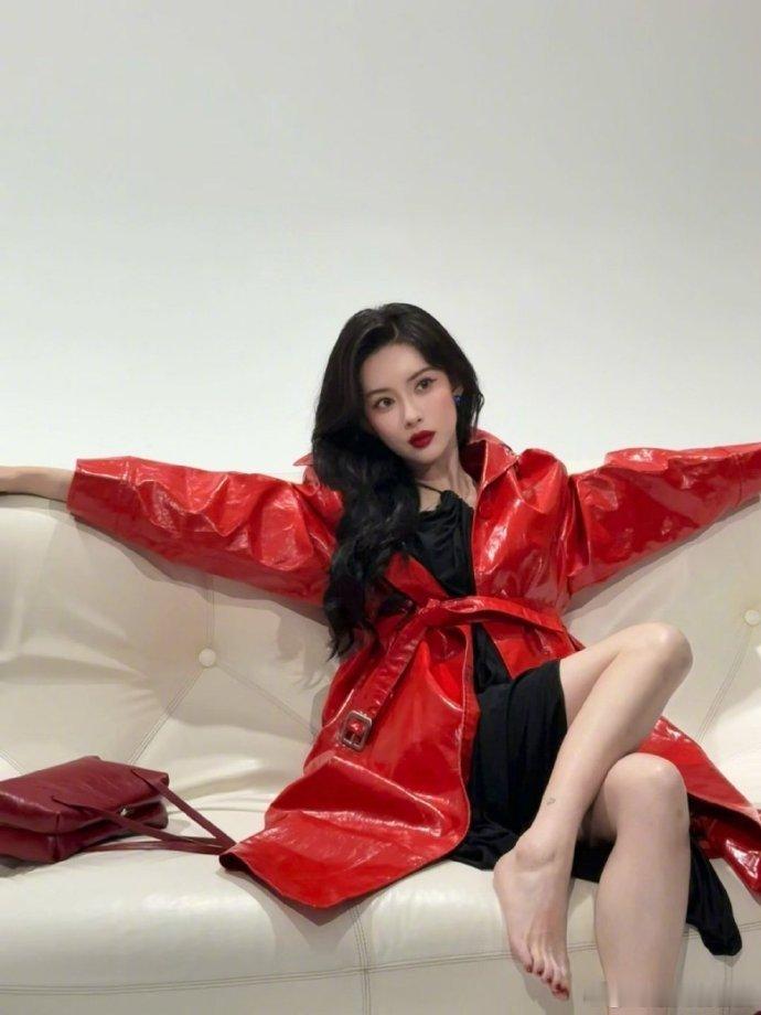孟子义hellohello动一下孟子义有万人迷那味儿了 港风造型杀疯了！十二宫格