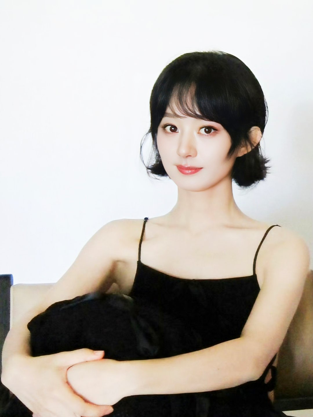 赵丽颖赵丽颖纪梵希全球彩妆代言人 宝宝的自拍