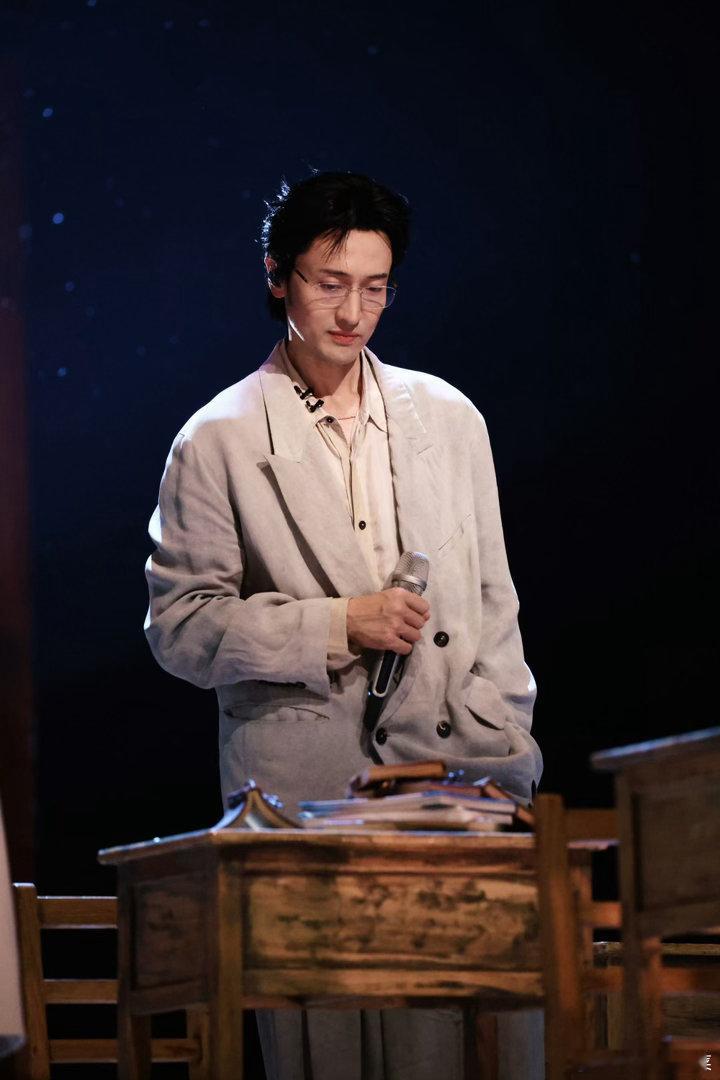 王传君队长秀赢了 王传君请以后常驻舞台好吗，抒情歌唱成这样，声线有辨识度又稳，以