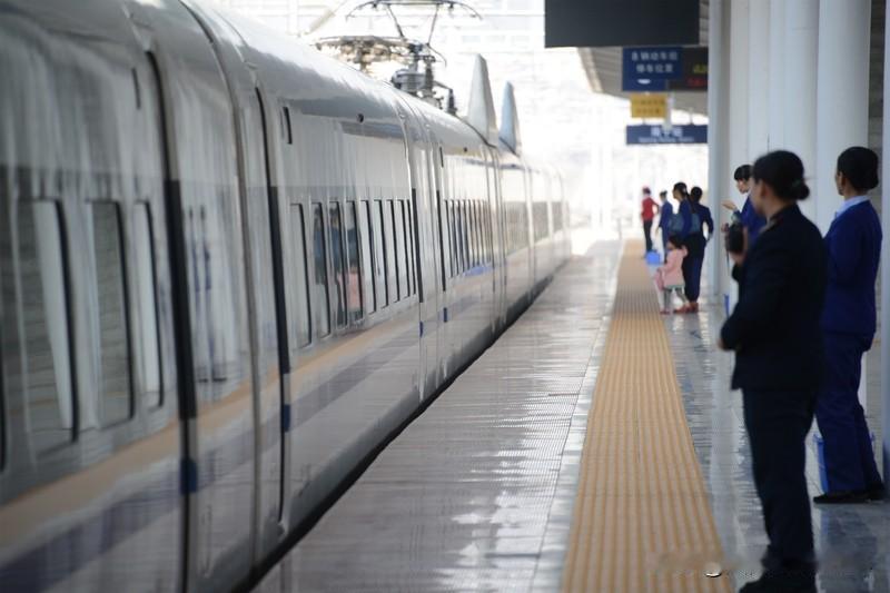 博主：越南高铁玩起了“二桃杀三士” 越南高铁这波操作真是玩起了“二桃杀三士”。1