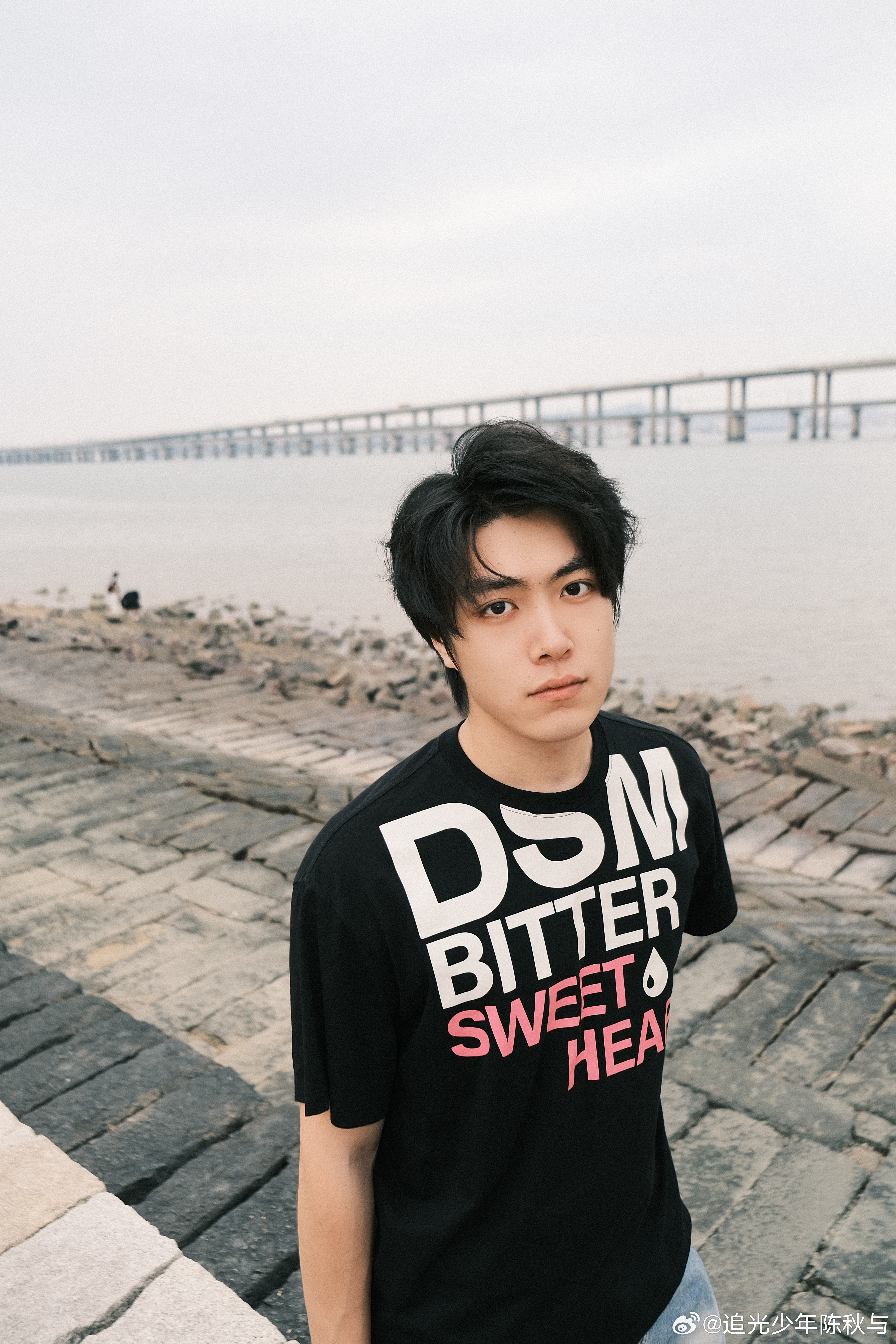 冬天要靠近温暖的人和事又到了吃糖葫芦和糖炒板栗的季节风里已经有了冬天的味道温度却