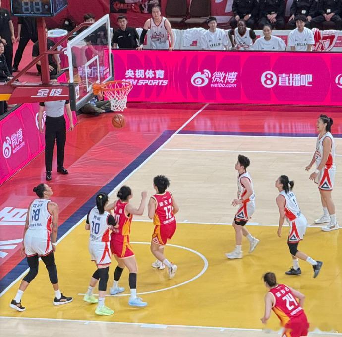 张茹绝杀 WCBA总决赛G2，张茹反篮完成准绝杀，山西女篮72-70四川女篮，总