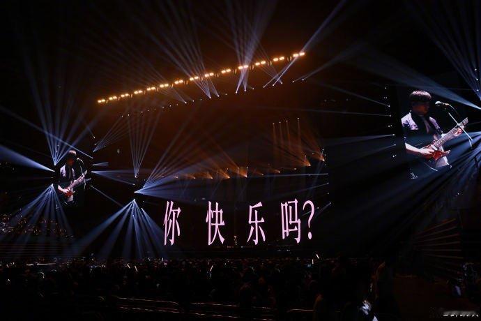 薛凯琪演唱会的初心是给予爱薛凯琪在长文中分享巡演感受，为舞台苦练，因粉丝落泪。“